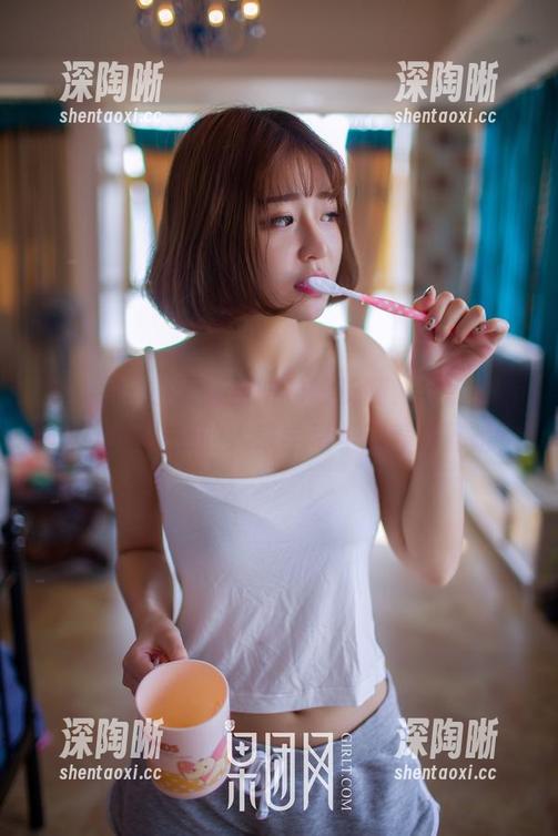 果团网 - 原图！周妍希的长腿，分享给你们。适合腿短的人来学习美腿养成秘籍？