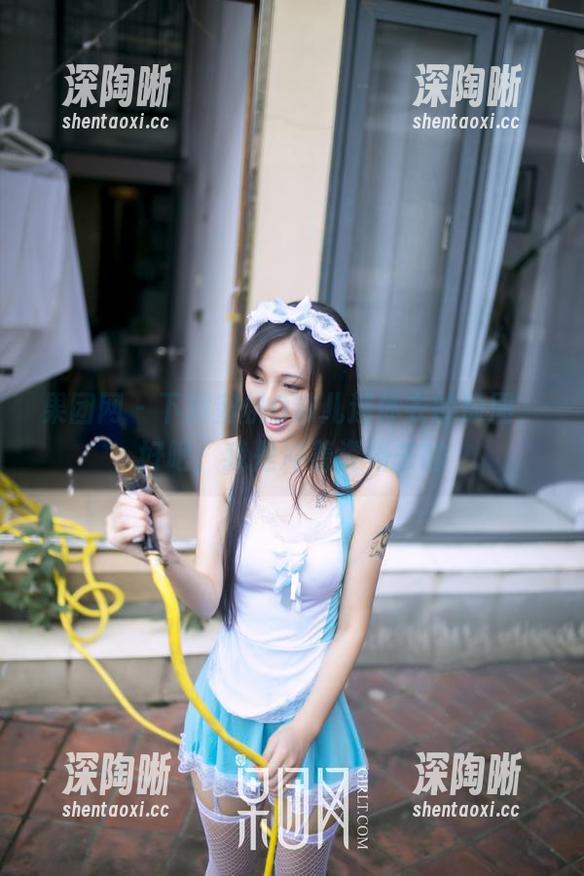 果团网 - 下载蜜桃Q妹儿连体衣的原图，好吧，我是冲着姿势去的