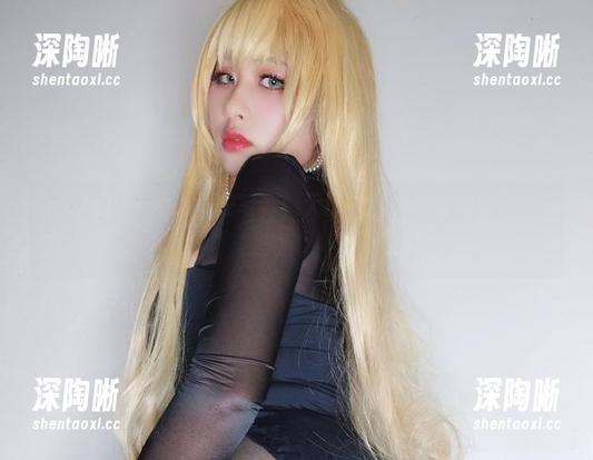 柘烟Zuken的无圣光写真，大凤礼服在闪耀和暗淡间徘徊。