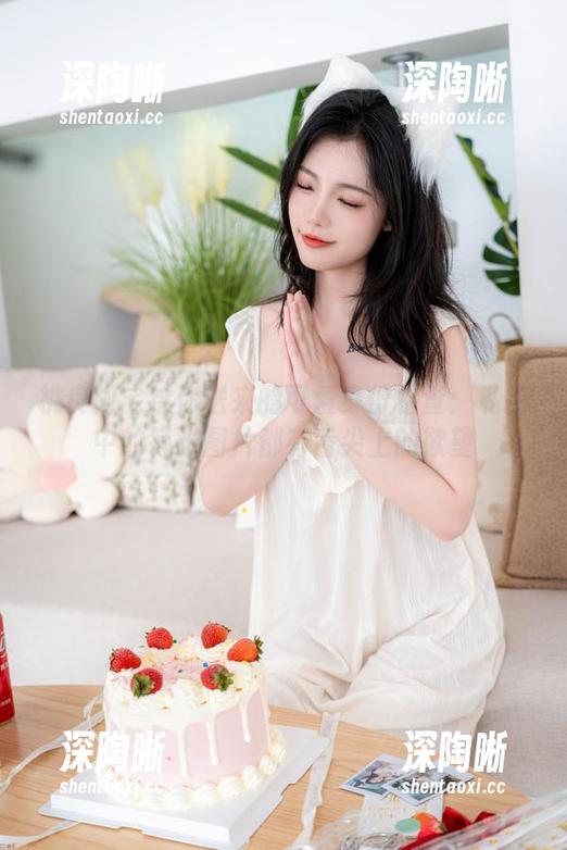 桃良阿宅给你送来的可爱身份检查：私拍中的每张图片都有舌尖上的欲望