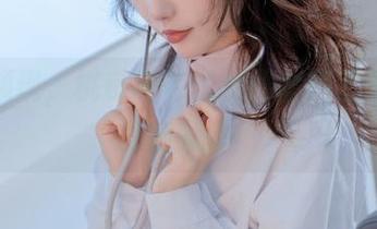 美图频现，桃良阿宅的女仆套图里藏着什么幽默感？