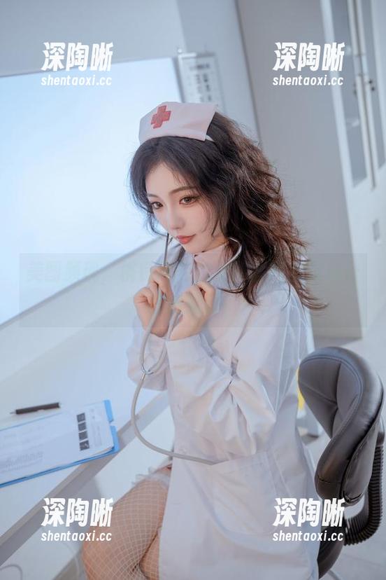 美图频现，桃良阿宅的女仆套图里藏着什么幽默感？