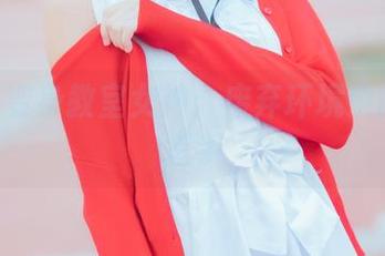 桜桃喵变身教室女神：废弃环境中的美图猎手