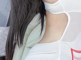 微密圈 – 高清壁纸：水蜜桃米米在蕾丝裙里的仙女检阅，不用说，我心里早已冒泡啦！