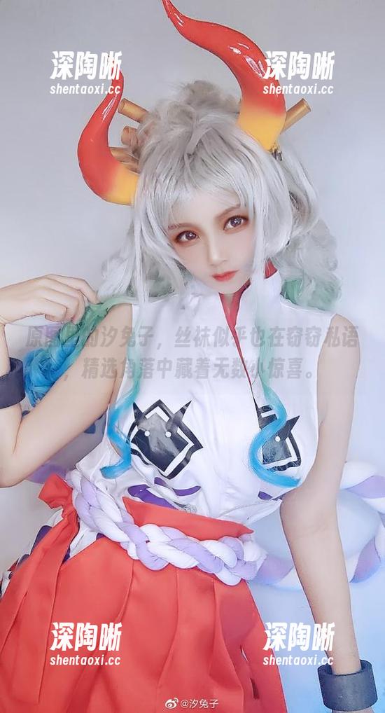 原图里的汐兔子，丝袜似乎也在窃窃私语，精选角落中藏着无数小惊喜。