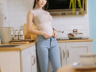 汪知子和她的蓝色闪粉：图册中的反光奇观