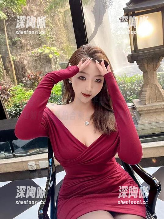 微密圈 - 今天的海真“平静”，来看看洁己u如何在私拍合集里演绎狂风暴雨！