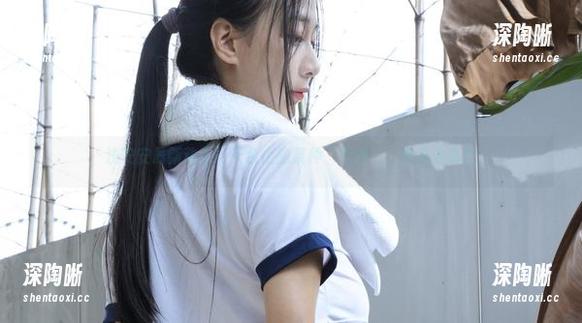 浅安安最新动作！天台上的某种“无聊”，快来分享吧