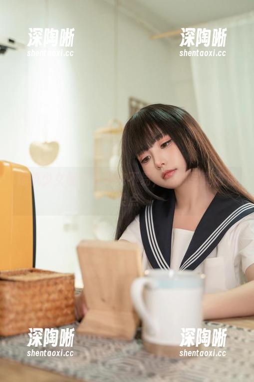 爆机少女喵小吉清纯不易，定制写真请温柔点