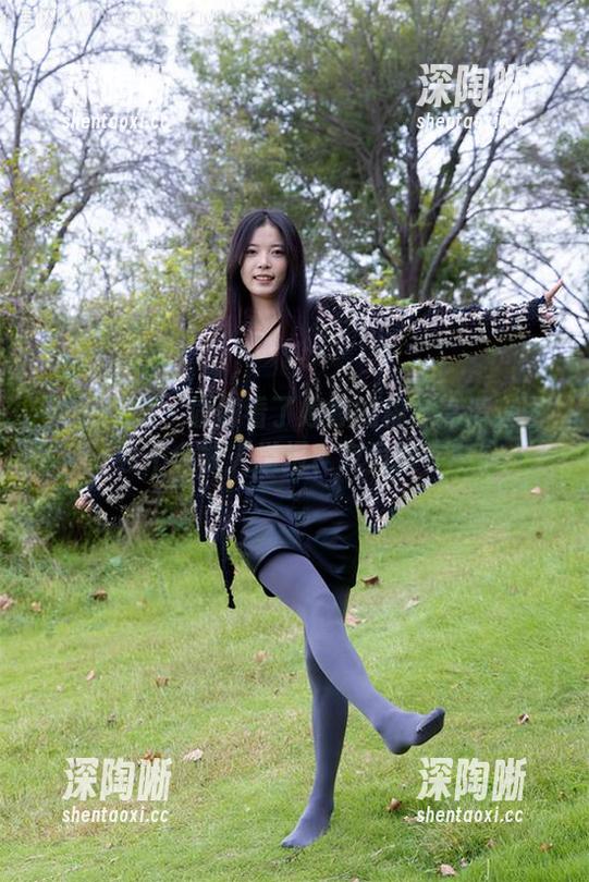 物恋传媒 - 偷偷看了婷婷的棉袜高清套图，会不会被人举报？究竟谁在意。