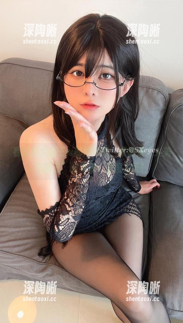 看眼酱大魔王w的婚纱照，果然是“人美衣服丑”的典范！原图为证！