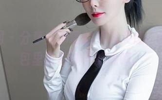 秀人网 – 分享安沛蕾的棉袜灵感，这些图包里听着袜子的呢喃。