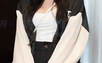 秀人网 – 一波李丽莎最新少女写真来了，你准备好嗑瓜子了吗？