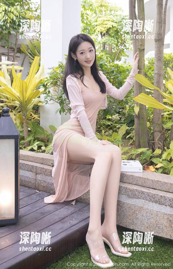 秀人网 - 王馨瑶yanni黑白最新合集，光与影之间的轻舞飞扬，就随你想象