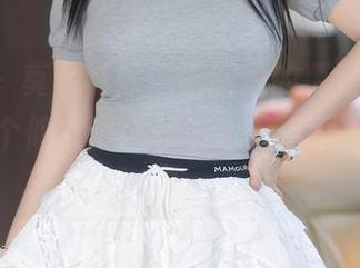 秀人网 – 莫名其妙，原图里的葛征Model简直像个修女！图册里透着点不一样的气息。