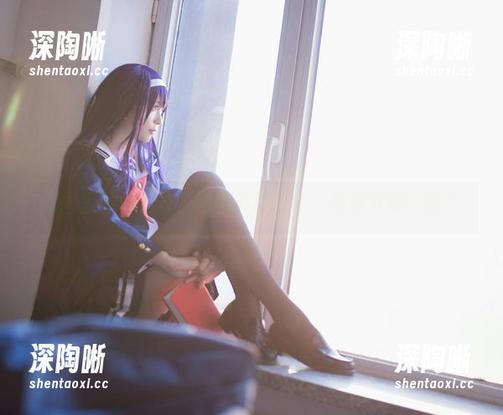 原图里的白毛衣，翎柒菜菜指出，你喜欢哪一面？