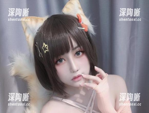 芊川一笑MNK在红裙中悠然游走，谁能抵挡这样的图包诱惑？