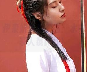 蜜桃社 – 伊素妍泳池原图：水中妖精的独家入镜计划！