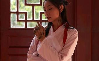 蜜桃社 – 琉璃lily的婚纱图包：不小心美得有点过分？
