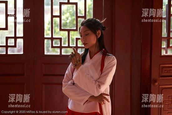 蜜桃社 - 琉璃lily的婚纱图包：不小心美得有点过分？