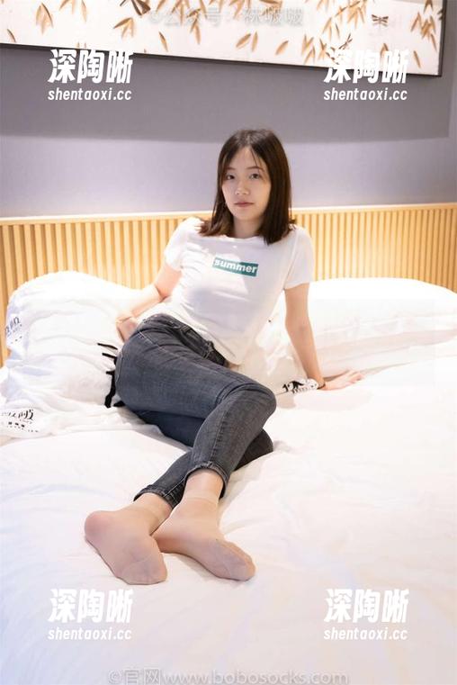 袜啵啵 - 甜甜圈?厚橘丝?!没错,免费套图就是要你拿走不谢! 袜啵啵 - 甜甜圈?厚橘丝?!没错,免费套图就是要你拿走不谢!