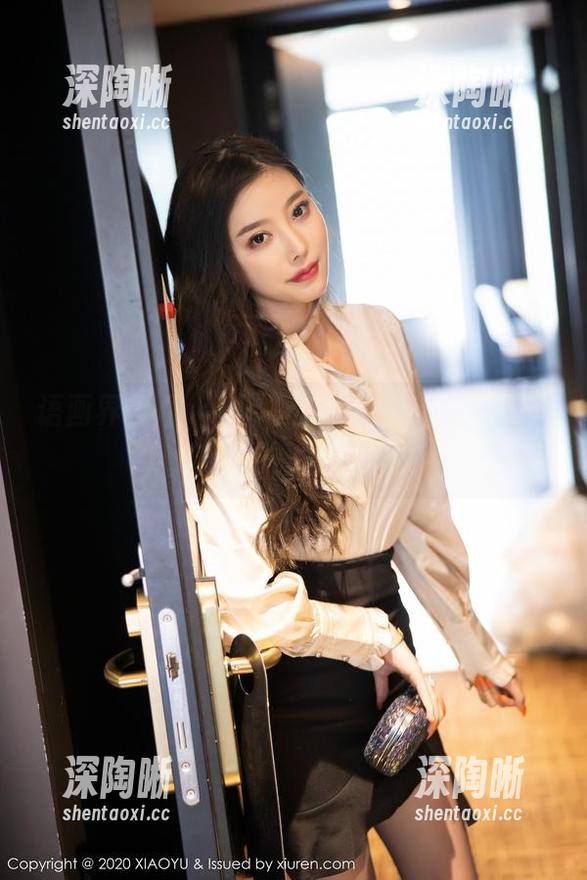 语画界 - Angela小热巴的浴室衬衫趣事，来瞧瞧原图的魔力！