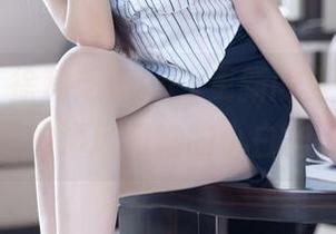 语画界 – 徐莉芝Booty更新的夏日写真，清晨的海风和她的小白裙子！