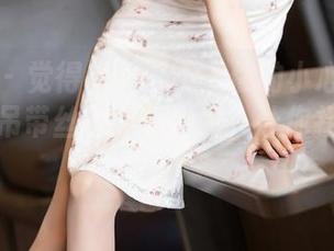语画界 – 觉得自己配不上你的小心心？程程程的吊带丝袜免费图片，让你找回自信！
