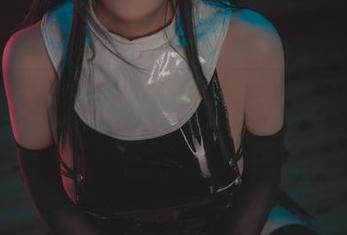 起司块wii的仆系女仆让人垂涎？下载她的写真集前，先确定你心脏够强大。
