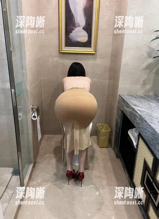 微密圈 - 迷人的五姨太的黑丝白内套图分享，让我又想起那个逗趣的场景。