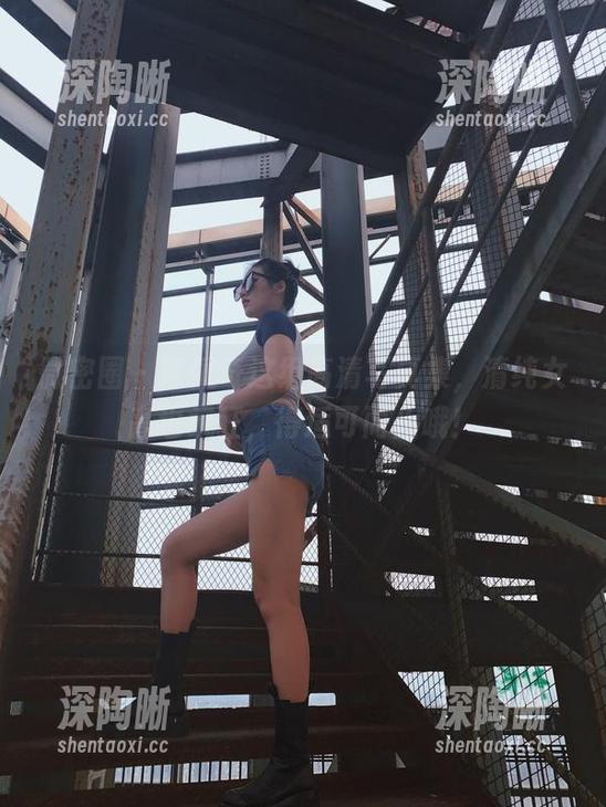 微密圈 - 陈佩奇这组高清写真集，清纯女高也疯狂，得适可而止哦！