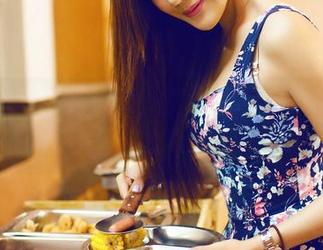 青豆客 – 看娜依灵儿的全套瑜伽作品，让人一秒…想学这动作