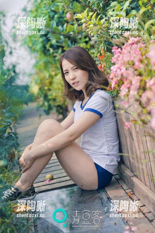 青豆客 - 别光想灯光和场景，陆梓琪的睡衣套图让你见识什么叫真实的“休闲时光”！