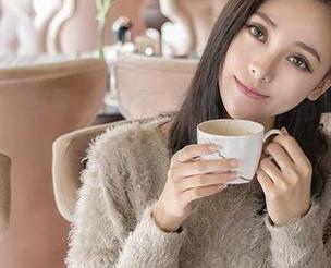 青豆客 – 雪Baby在办公室的私拍，工作不再那么无聊